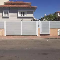 פתרונות גדרות אלומיניום לחצר שלך